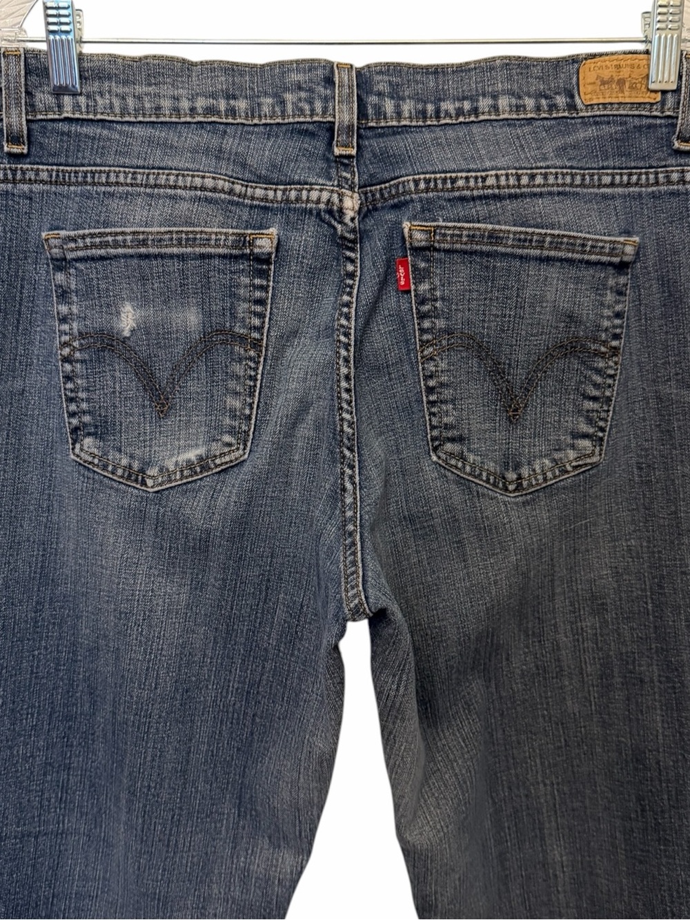 Levi's 550 Womens 16 Blue Wash Relaxed Tapered Leg Stretch Denim Jean Distressed - Picture 4 of 11